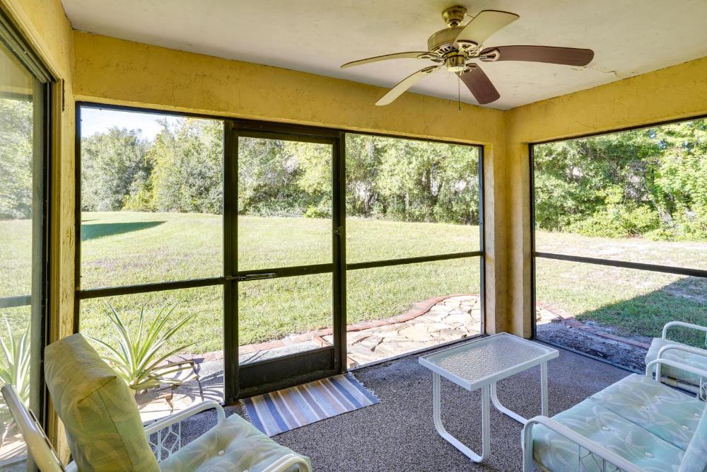 Pet-Friendly Lakeland Condo with Screened Porch!